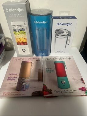 BlendJet Portable Blender Bundle in Teal Accents, with large jar, lid and Books